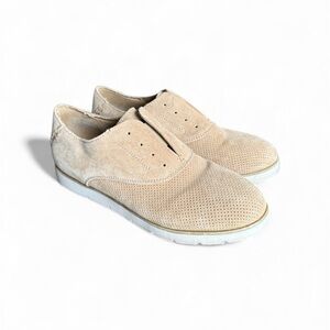 Women’s BearPaw Haven Perforated Slip On Tan Suede Size 9